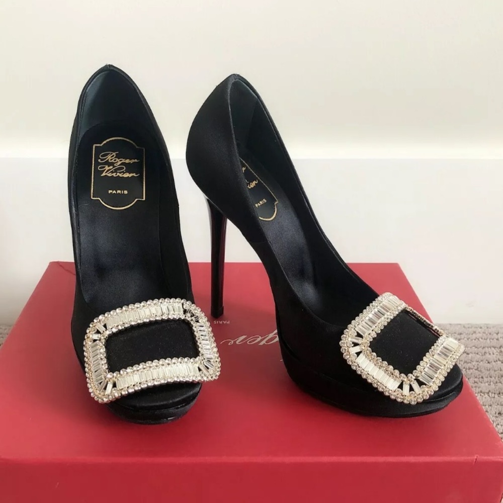 Roger Vivier Limelight Pumps in Black Size34
